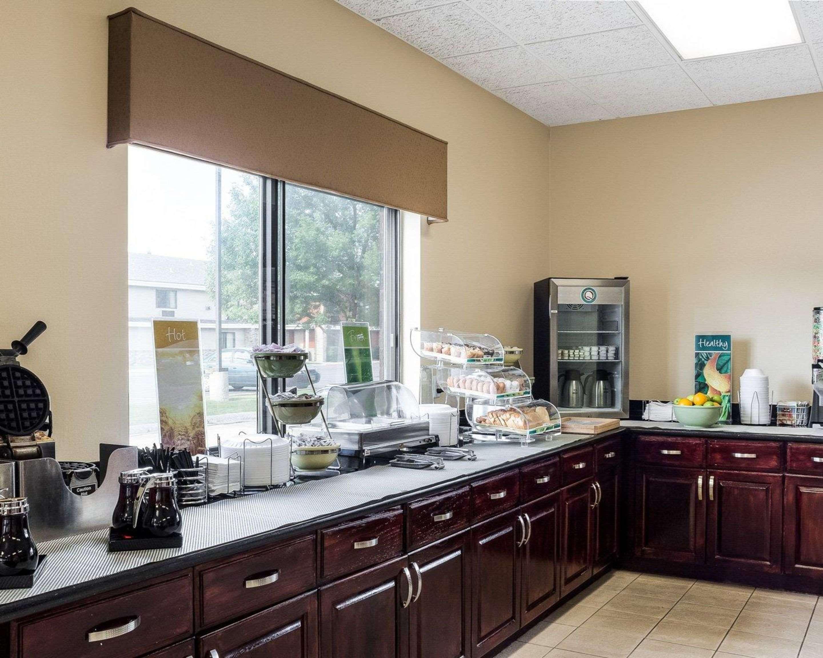 Quality Suites Near West Acres Фарго Екстериор снимка