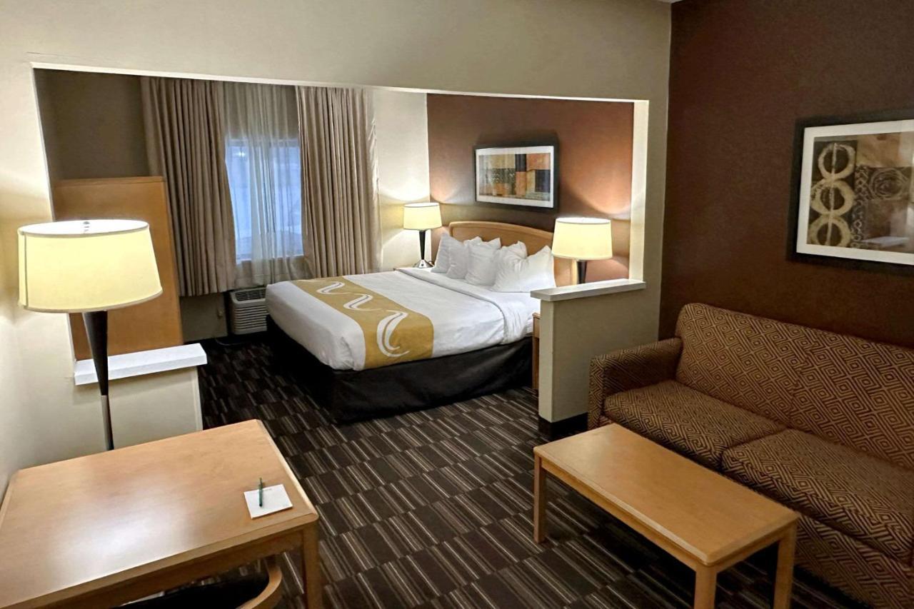 Quality Suites Near West Acres Фарго Екстериор снимка