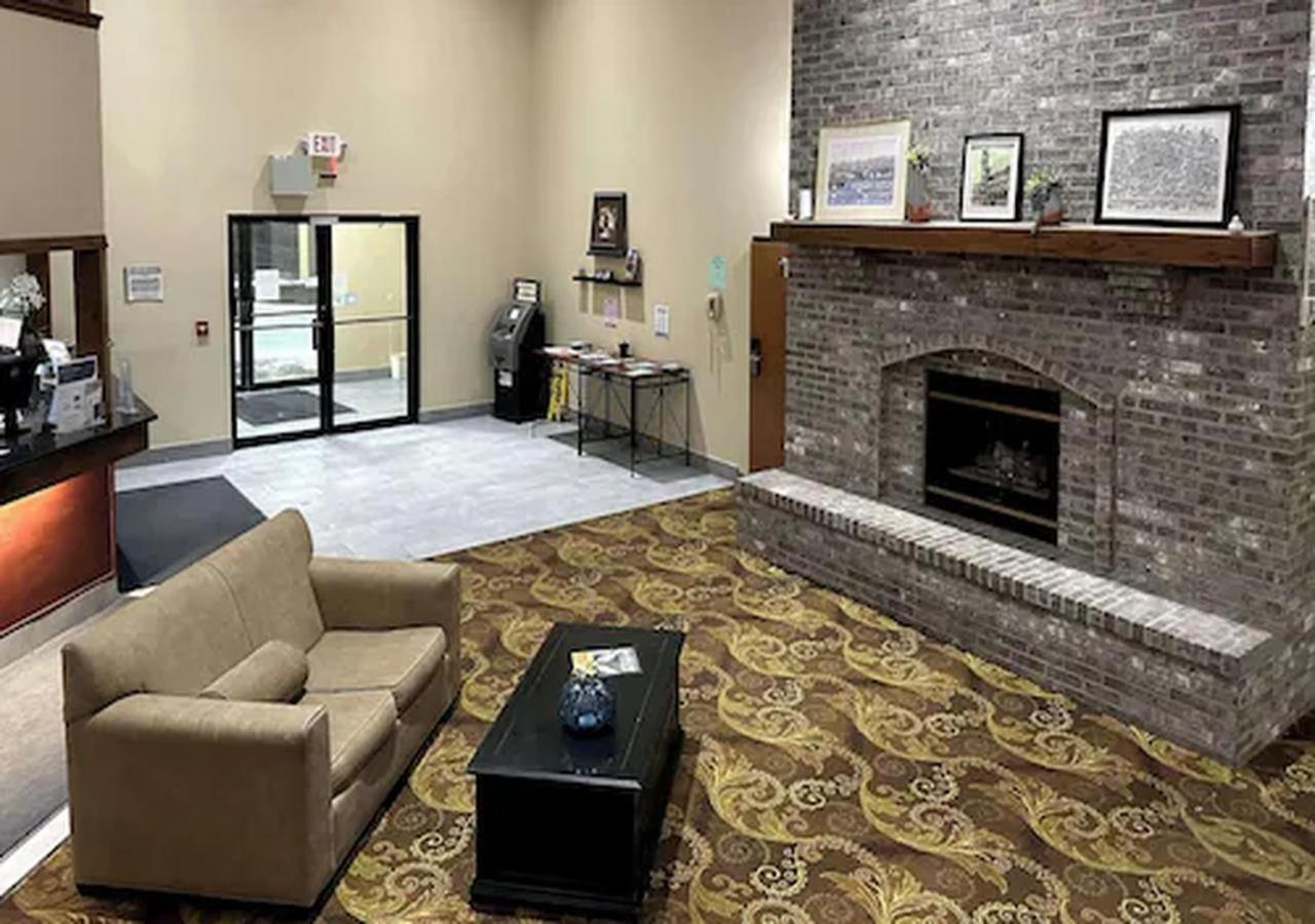 Quality Suites Near West Acres Фарго Екстериор снимка